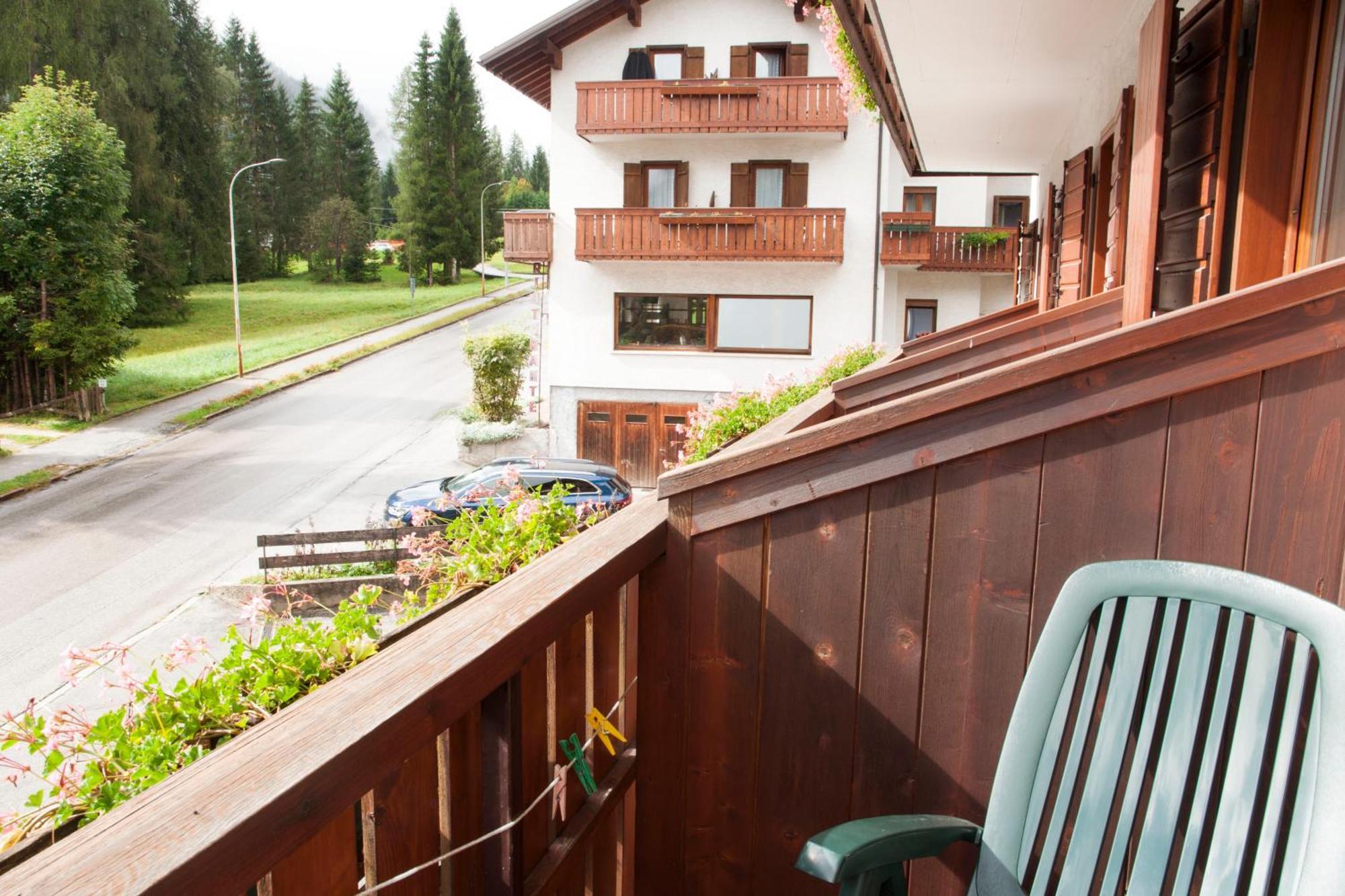 Garni Mariolina Bed & Breakfast Falcade Exterior photo