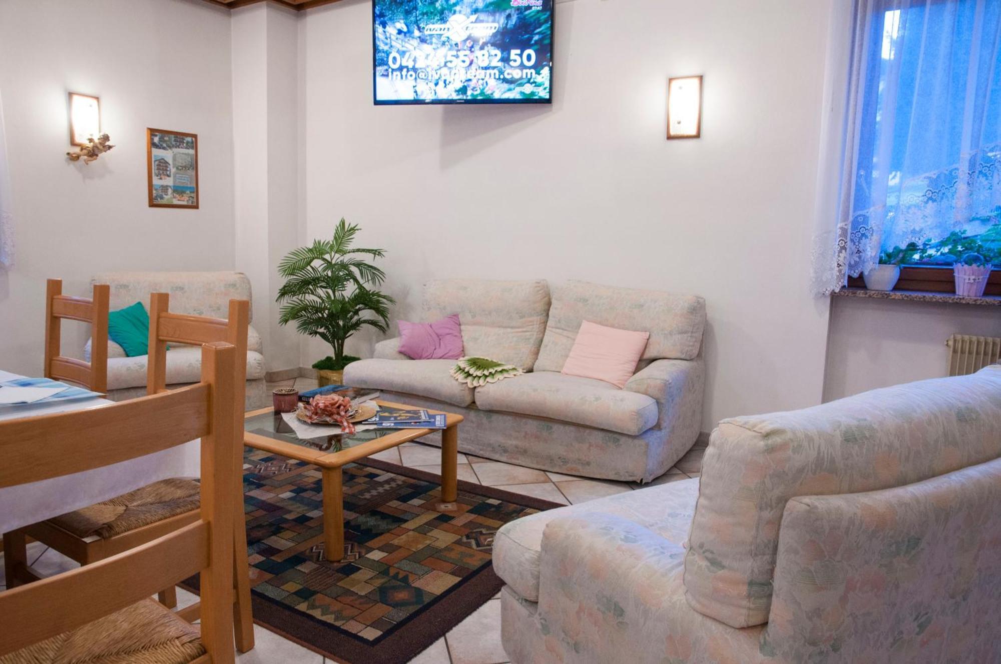 Garni Mariolina Bed & Breakfast Falcade Exterior photo