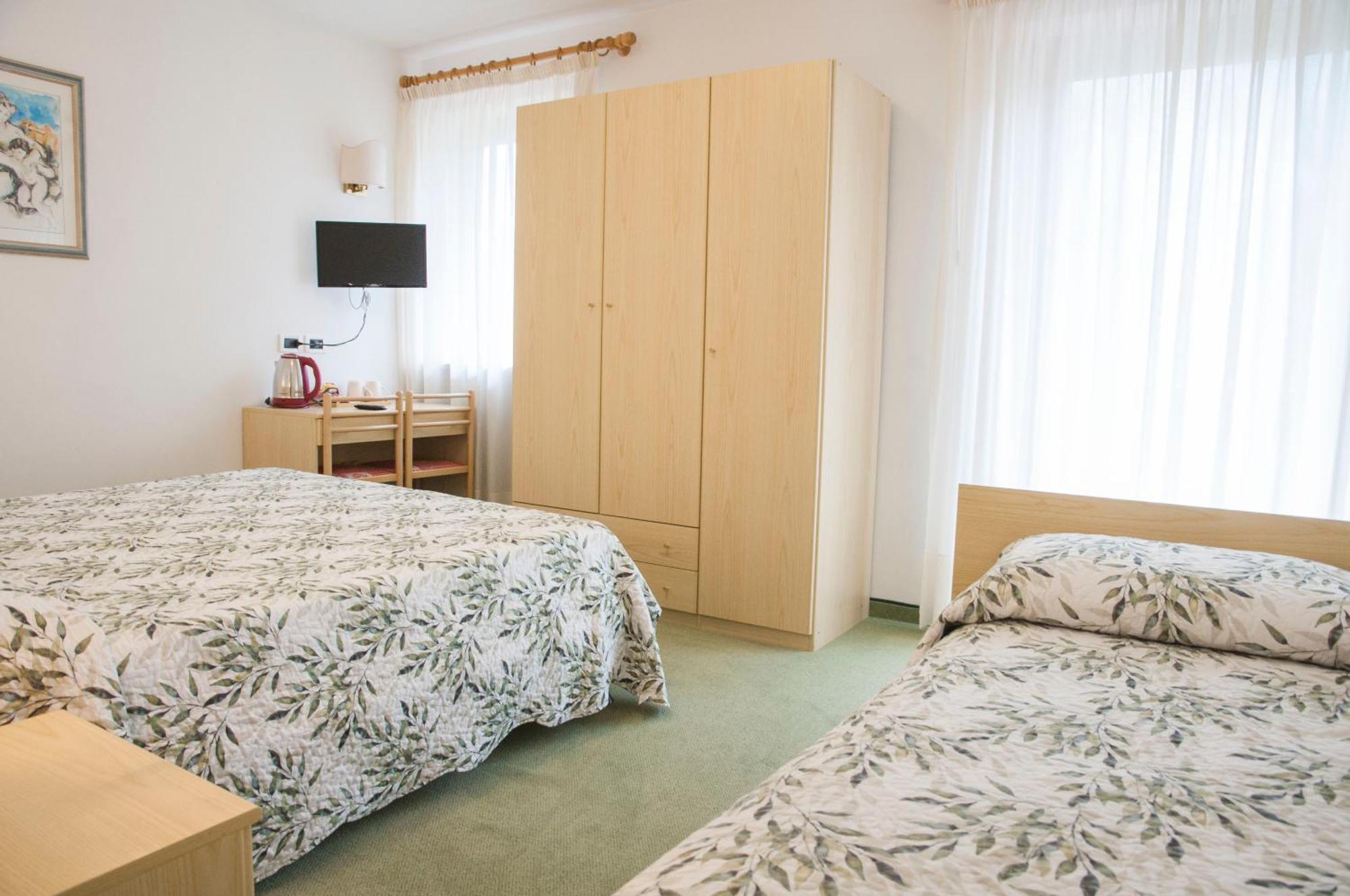 Garni Mariolina Bed & Breakfast Falcade Exterior photo